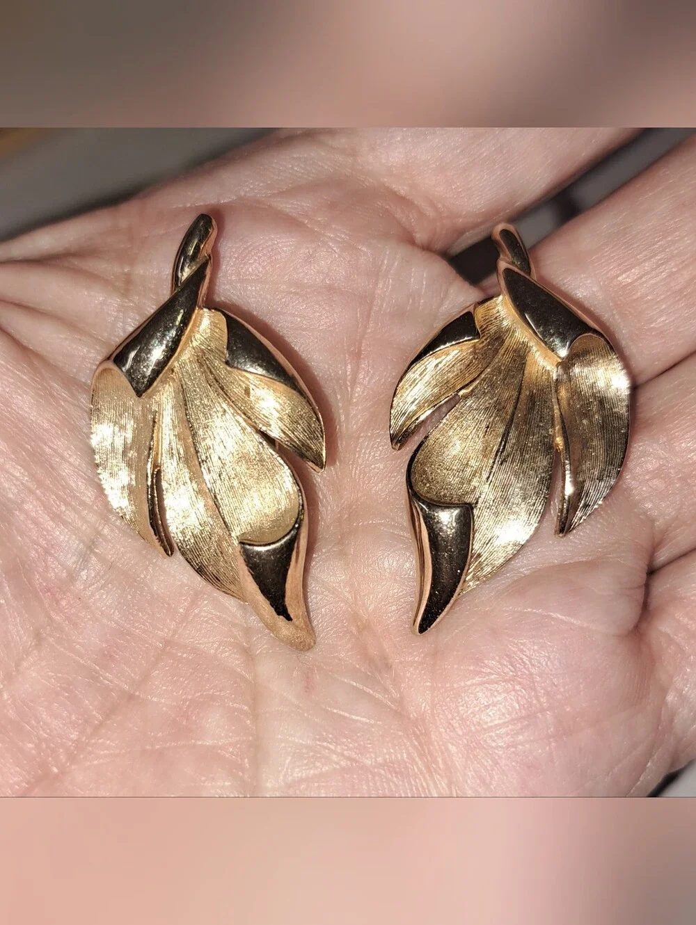 Vintage ACT II Signed Gold Tone Leaf  Earrings Costume Estate Fall Going Out